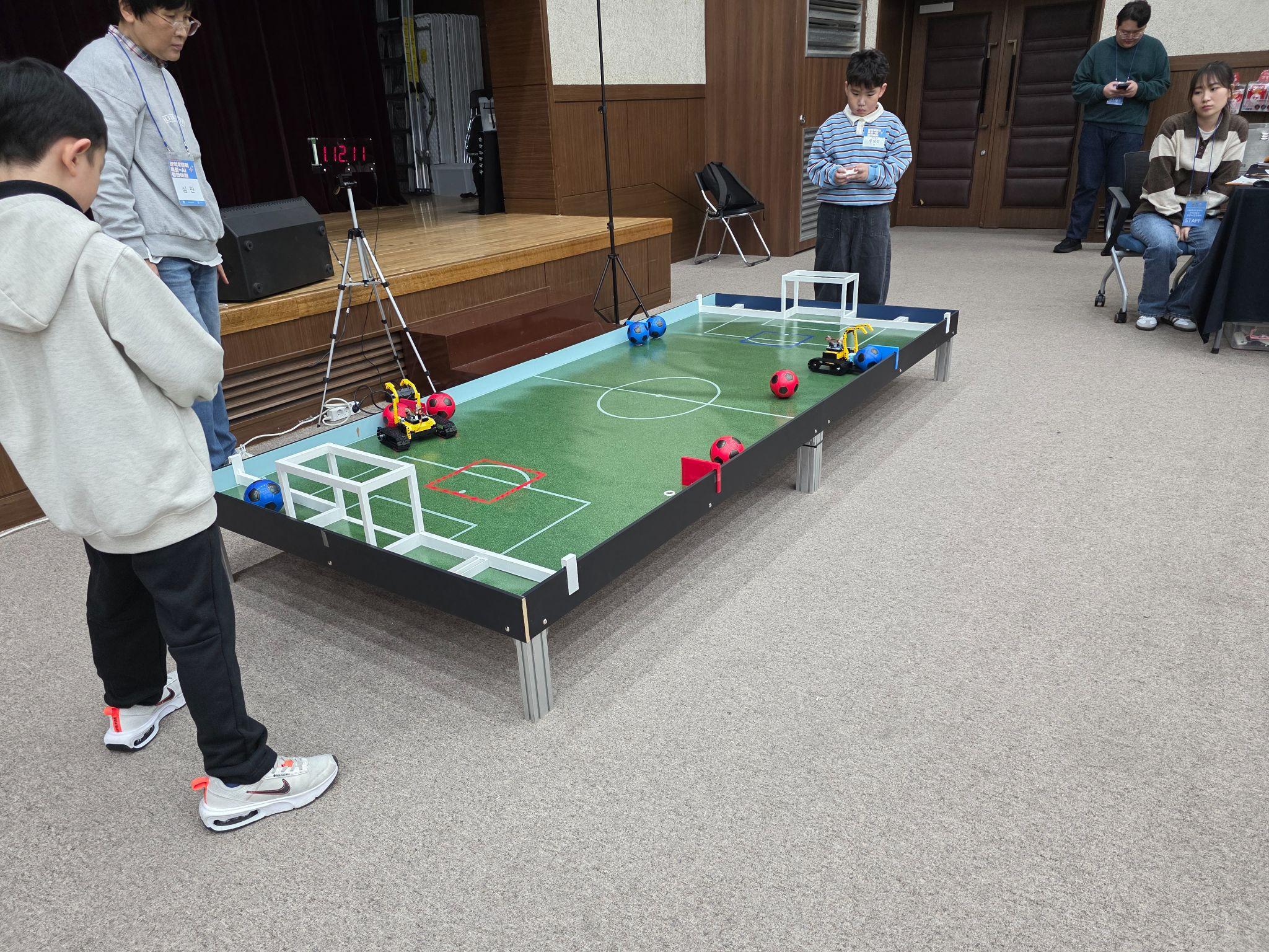 로봇 볼마스터 경기장 (사진 경기장은 2개를 합친 사이즈이며 기본 1개 사이즈로 운영)